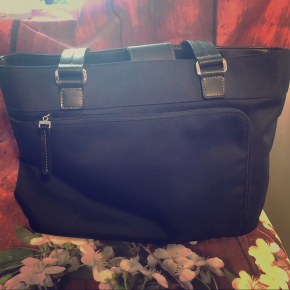 Nine West Handbags - NINE WEST NAVY VINYL TOTE